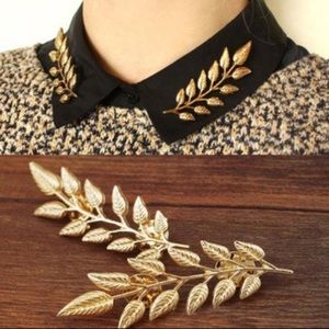 🎉3/$10🎉Set of 2 Gold Collar Leaf Brooches